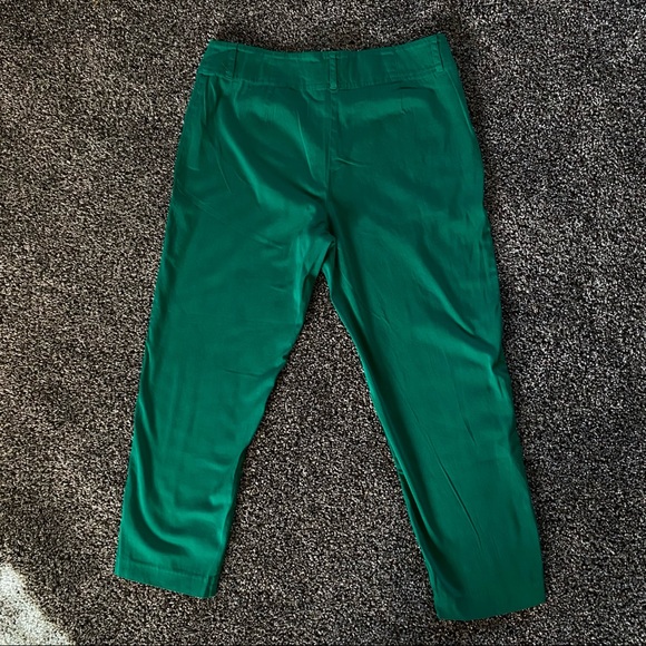 👒Green Capris - Picture 3 of 3